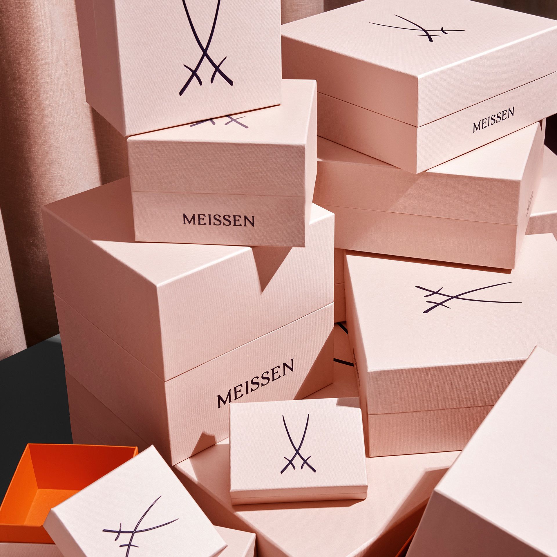 B-FORM 비폼 플라워 블루 디너 플레이트