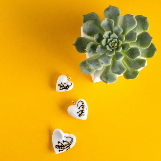 HEARTS CURVED HEART SALAMANDER