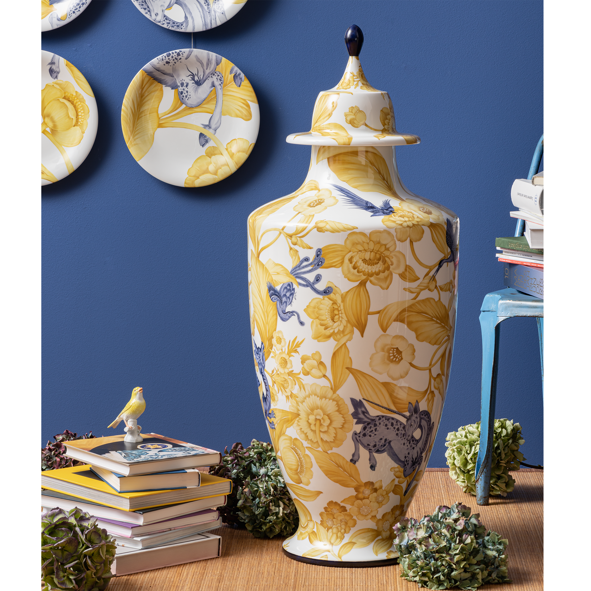 LIMITED MASTERWORKS 2021 VASE WITH LID, SECRET GARDEN