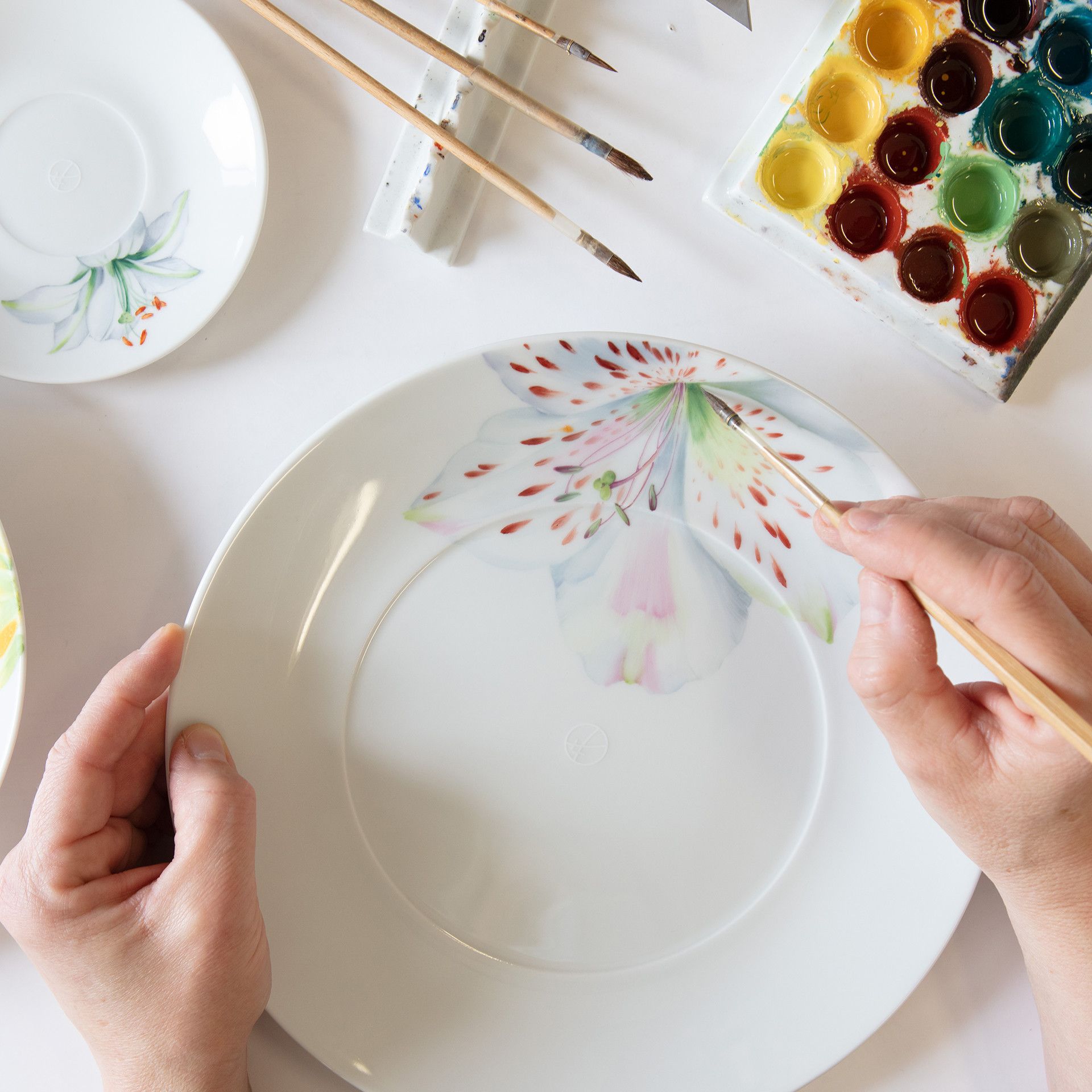 자이언트 블룸 에스프레소 컵 앤 소서 (아프리칸 릴리)