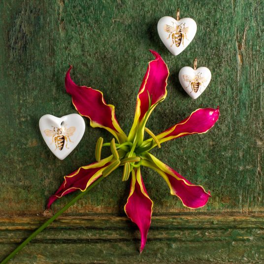 HEARTS CURVED HEART BEE