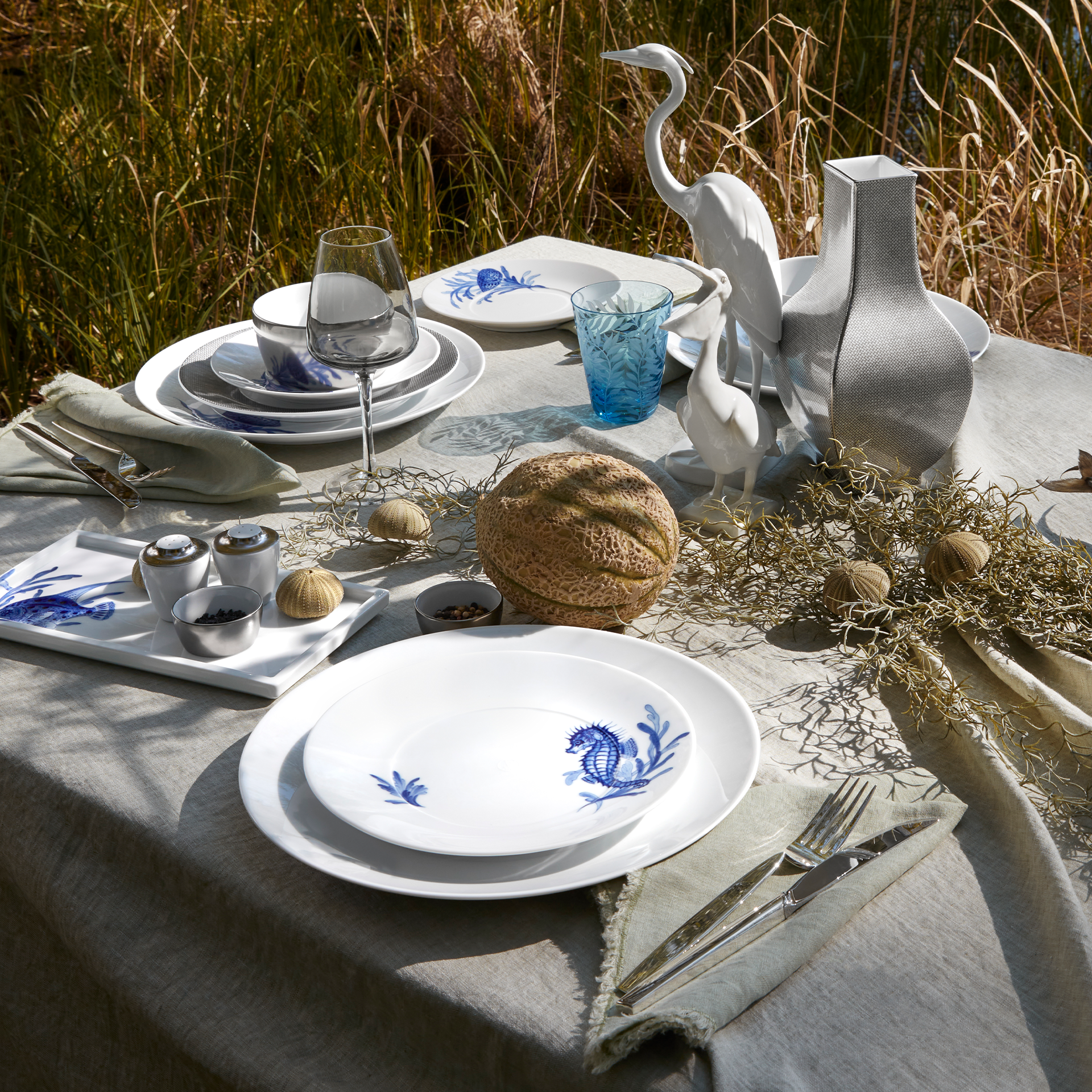 MEISSEN® COSMOPOLITAN BLUE TREASURES DINNER PLATE SEA HORSE