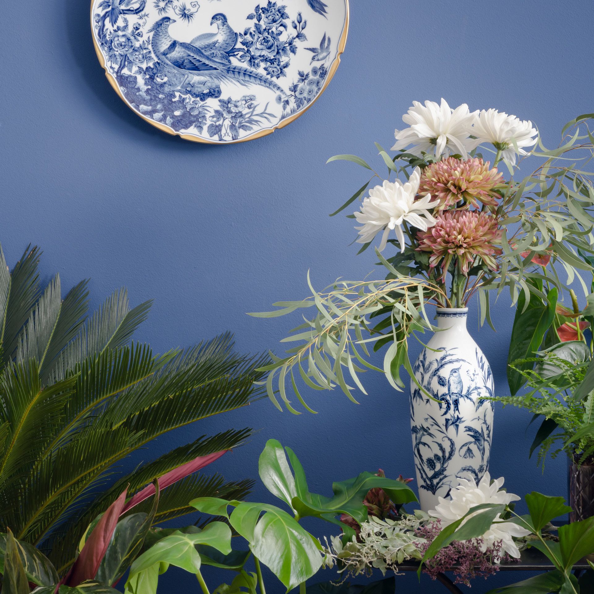 LIMITED MASTERWORKS 2021 VASE, HUMMING BIRDS