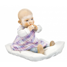 베게위에 앉은 아이 피규린