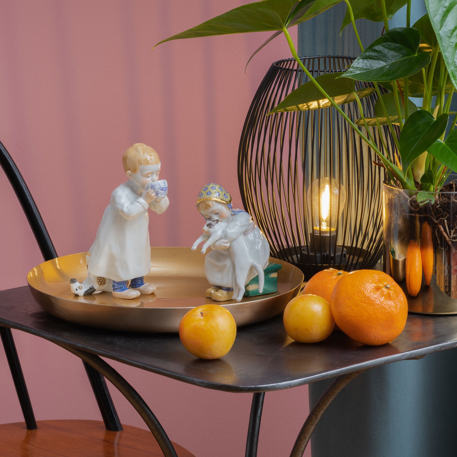 컵을 든 아이 피규린(블루 어니언)