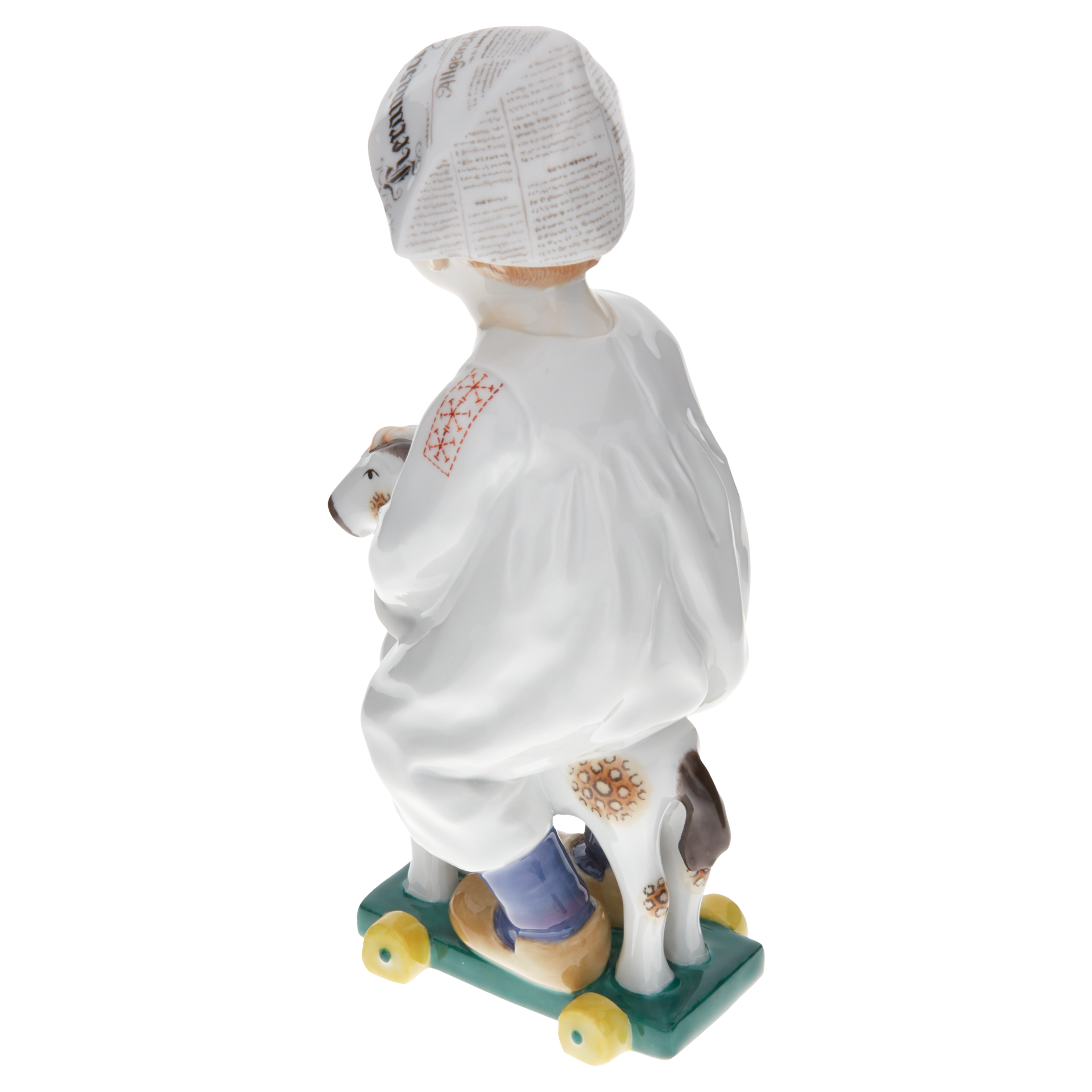 종이모자를 쓴 아이 피규린