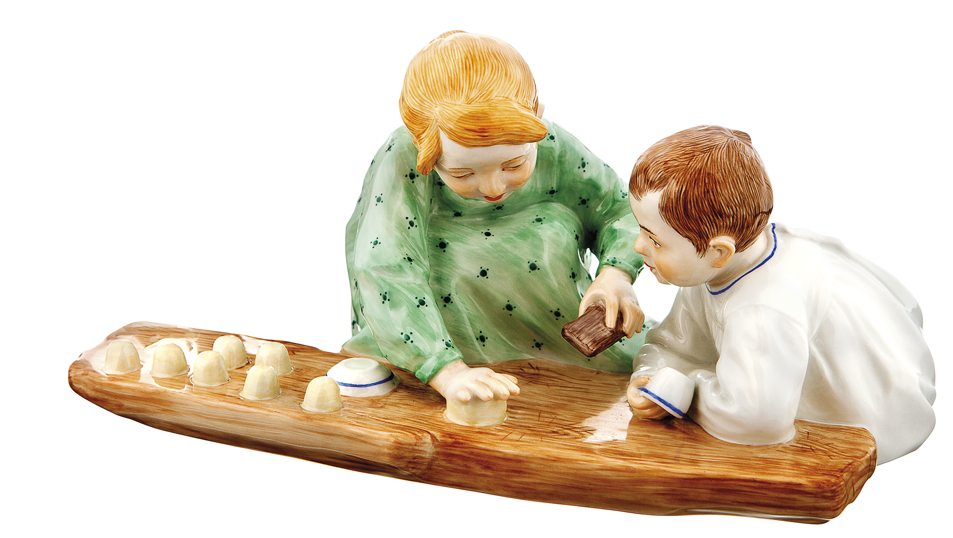 흙을 가지고노는 아이 피규린