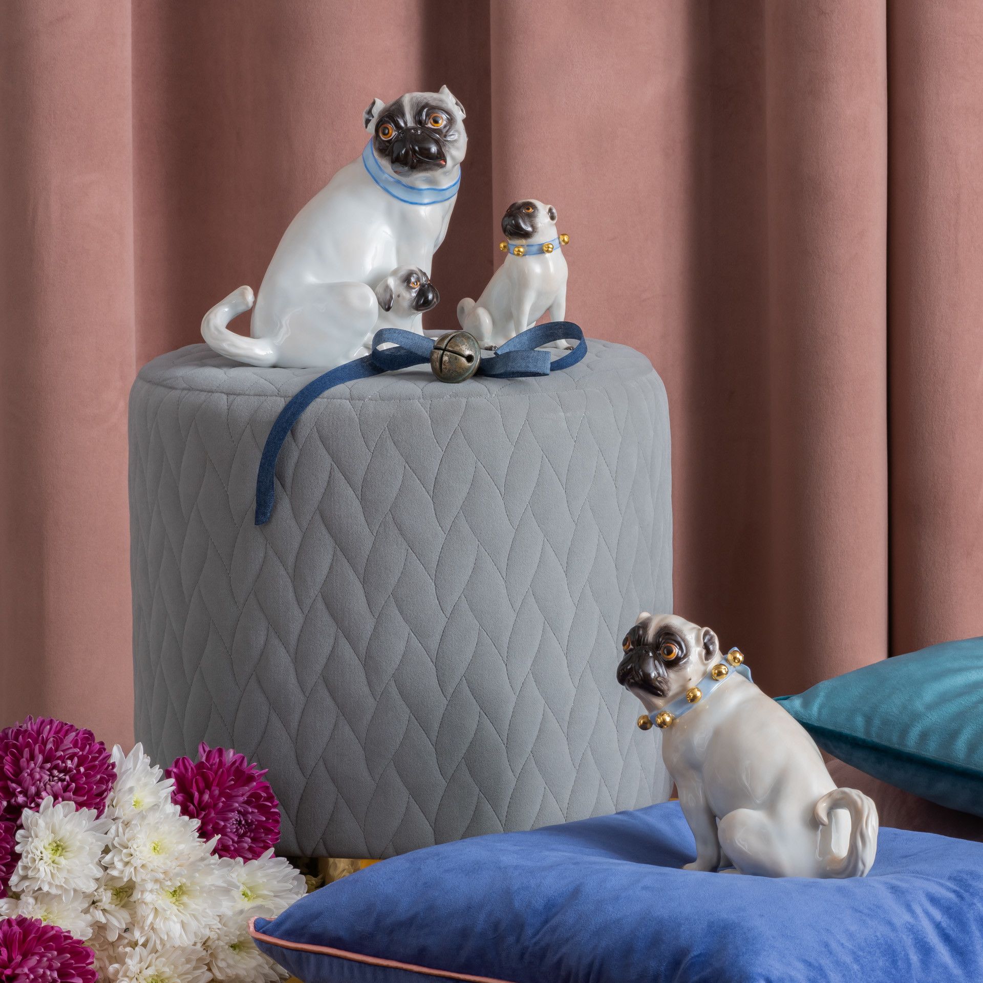 Pug with bell,Coloured,with gold