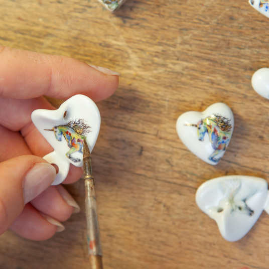 HEARTS CURVED HEART UNICORN