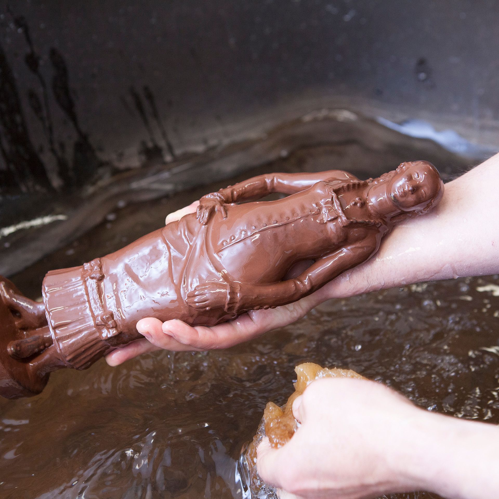 LIMITED MASTERWORKS 2021 GIRL STANDING, BÖTTGER STONEWARE