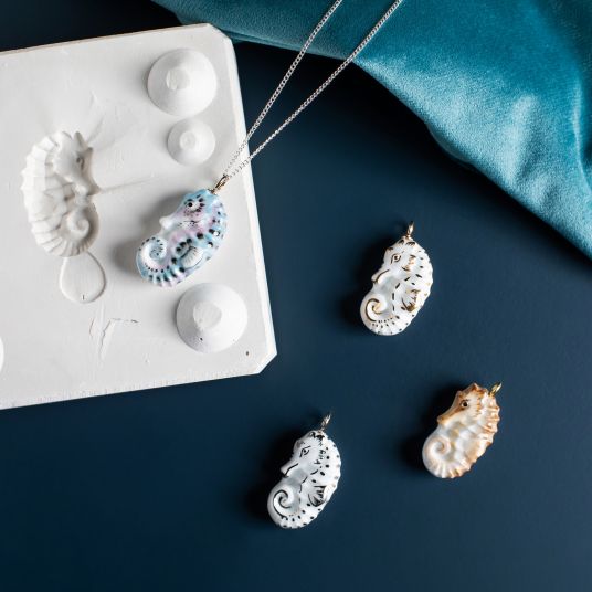 ANIMAL PEDANT SEAHORSE