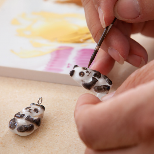 ANIMAL PENDANT PANDA MID RELIEF GOLD